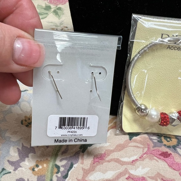 earring & bracelet - Picture 3 of 7